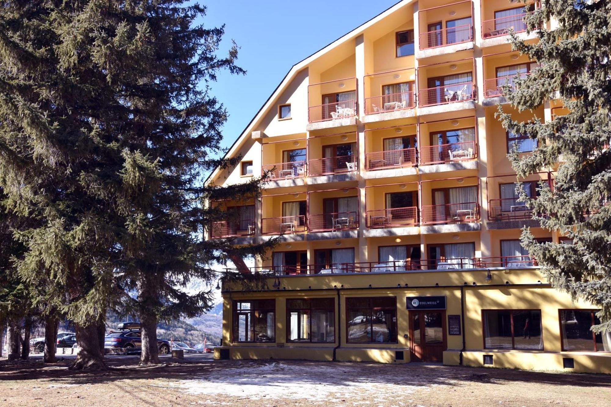 Apartamentos Snoe Edelweiss เซร์แลร์ ภายนอก รูปภาพ